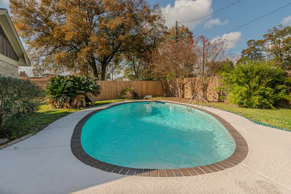 5710 Pickwick Ln, Beaumont, TX 77706
