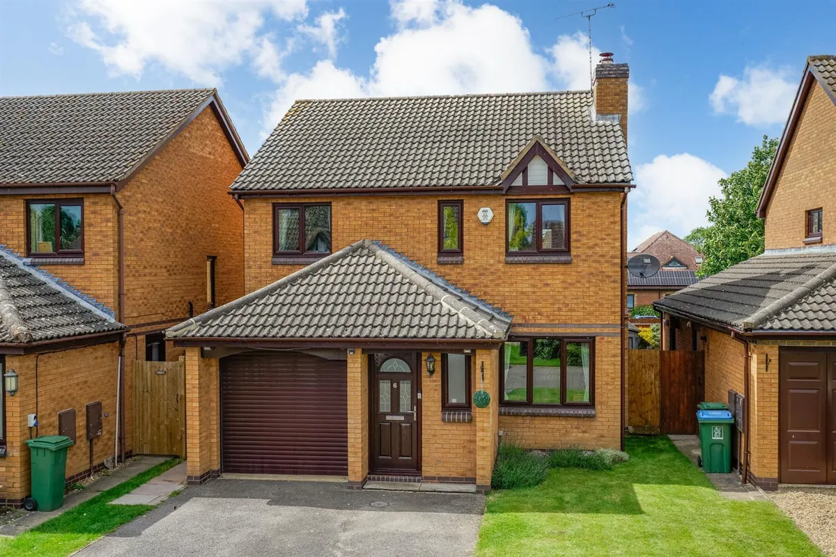 Wren Walk, Edlesborough, LU6 2RW