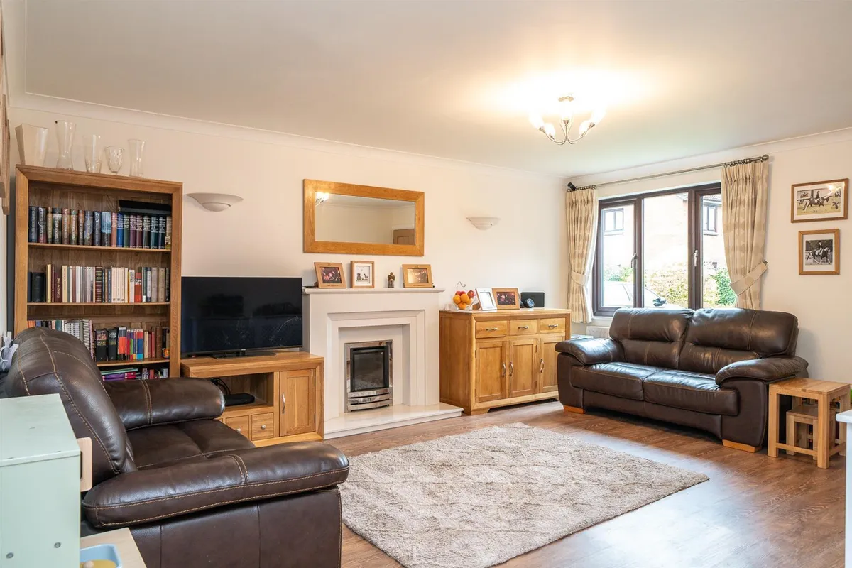 Wren Walk, Edlesborough, LU6 2RW