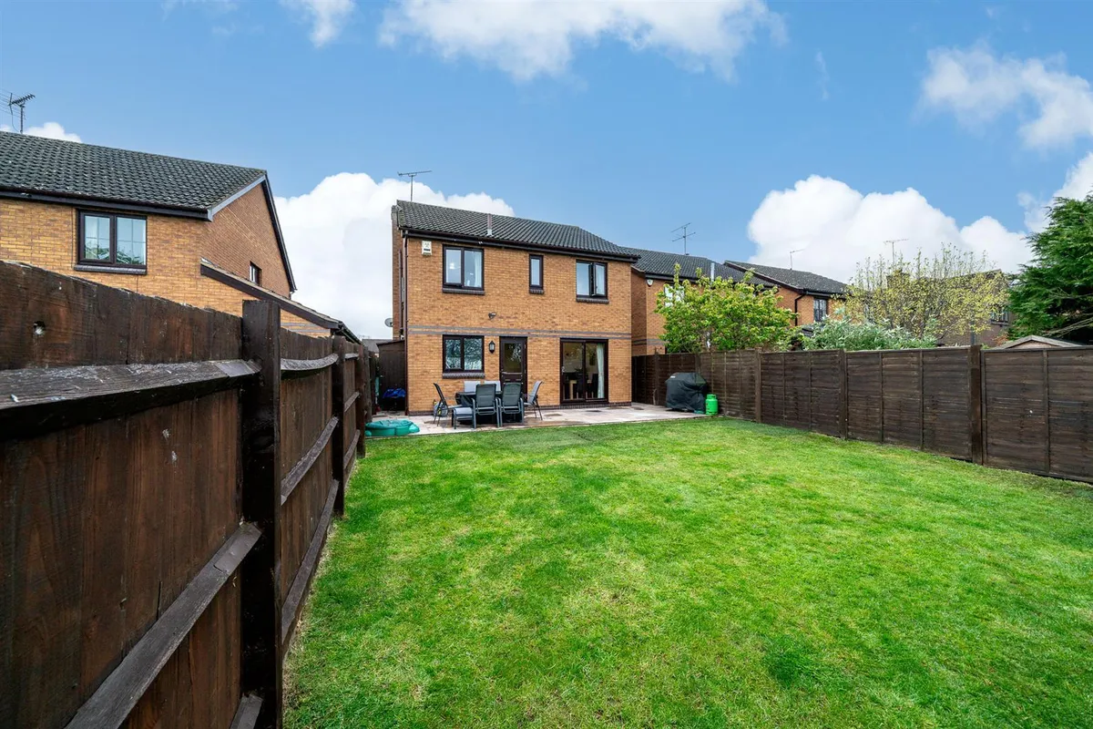 Wren Walk, Edlesborough, LU6 2RW