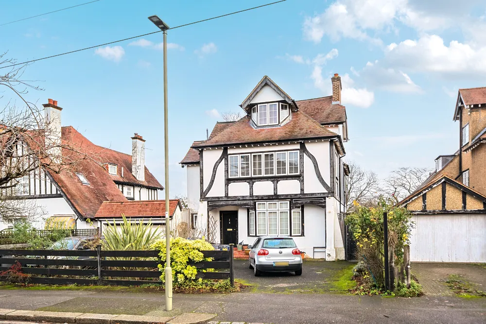 Lyonsdown Avenue, New Barnet, EN5