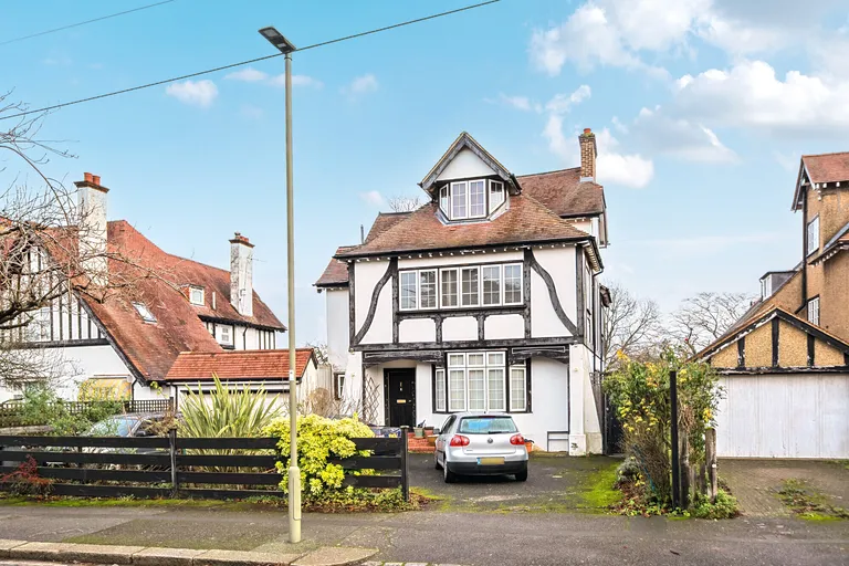 Lyonsdown Avenue, New Barnet, EN5