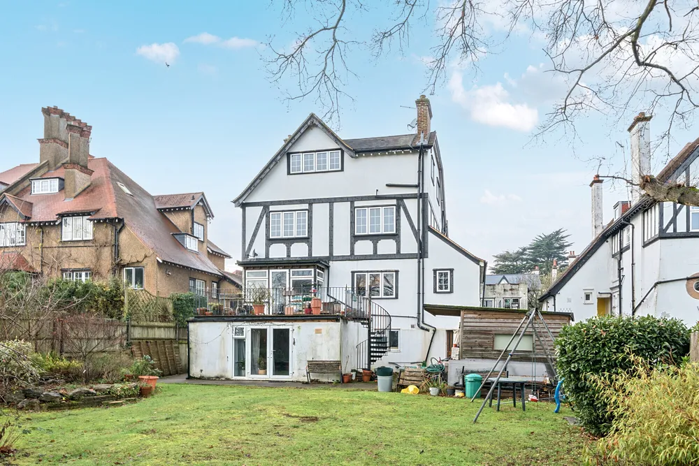 Lyonsdown Avenue, New Barnet, EN5
