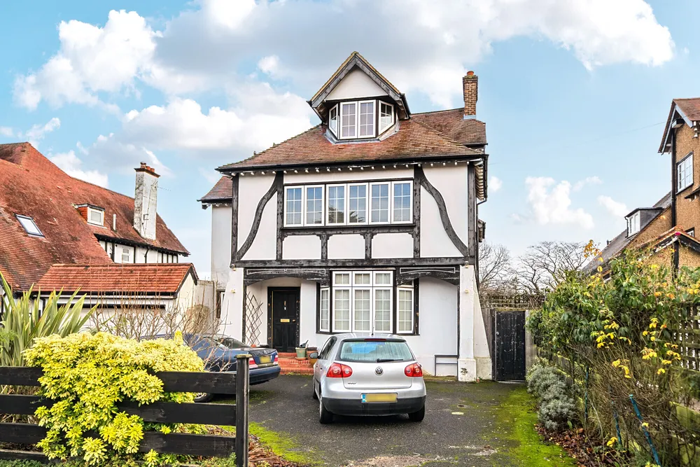Lyonsdown Avenue, New Barnet, EN5