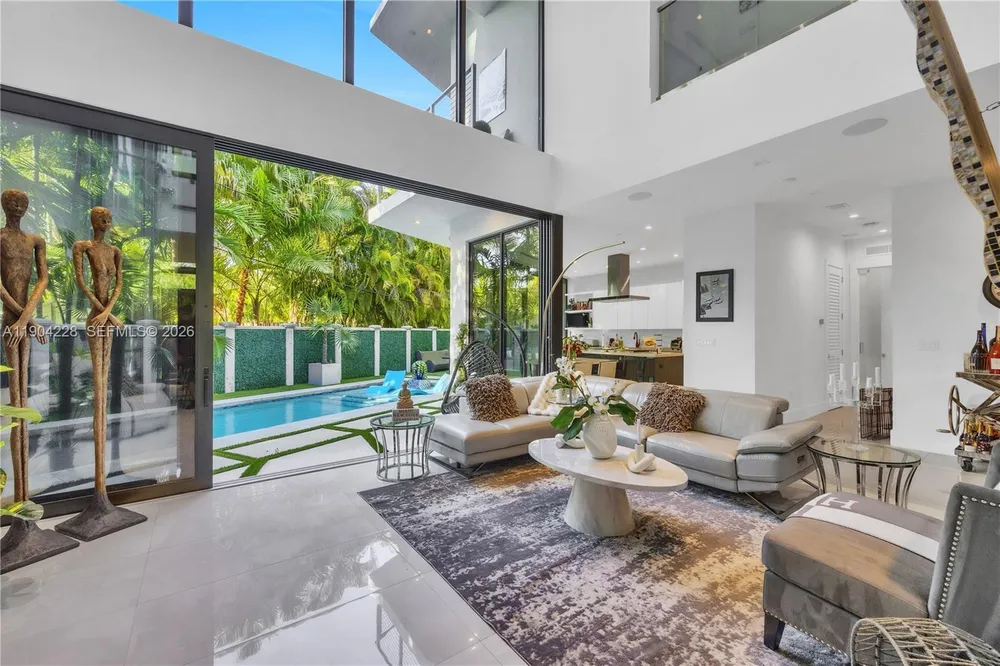 3764 Carmen Ct, Miami, FL 33133