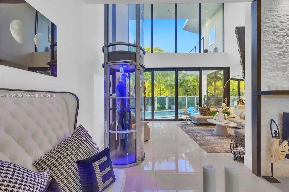 3764 Carmen Ct, Miami, FL 33133
