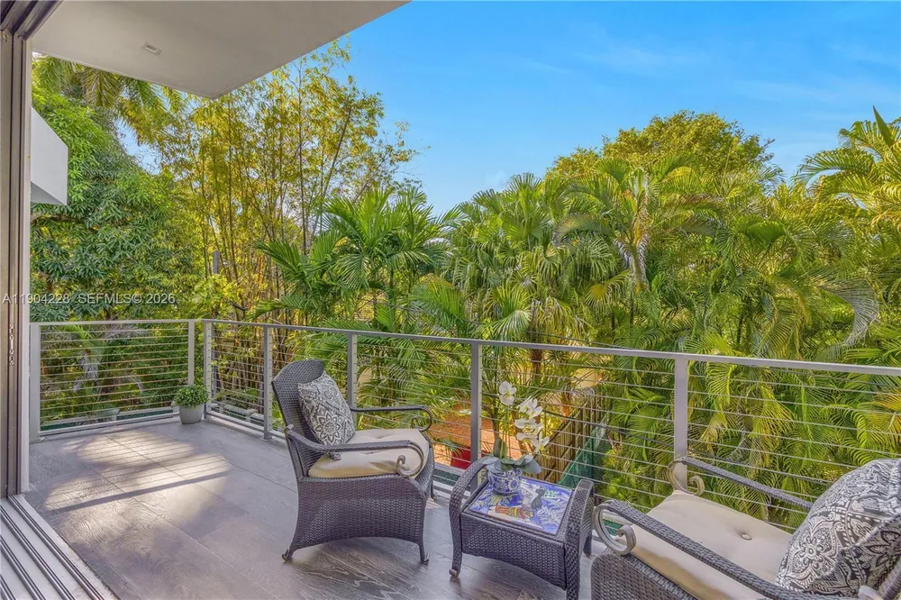 3764 Carmen Ct, Miami, FL 33133