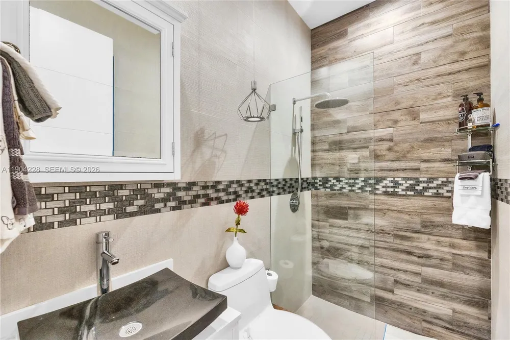 3764 Carmen Ct, Miami, FL 33133