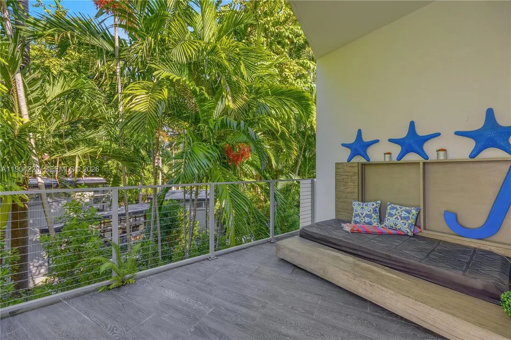 3764 Carmen Ct, Miami, FL 33133
