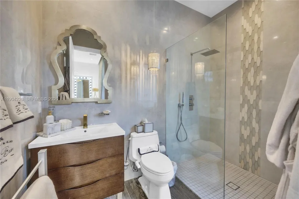 3764 Carmen Ct, Miami, FL 33133