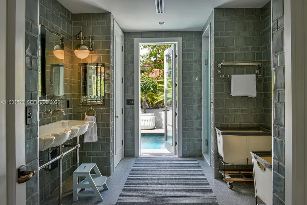 5771 SW 94th St, Pinecrest, FL 33156