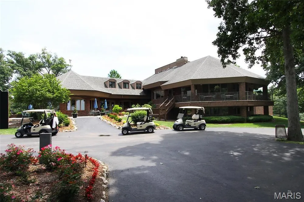 617 Lakeview Rd, Lake St Louis, MO 63367