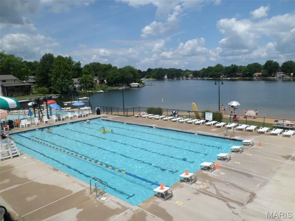 617 Lakeview Rd, Lake St Louis, MO 63367