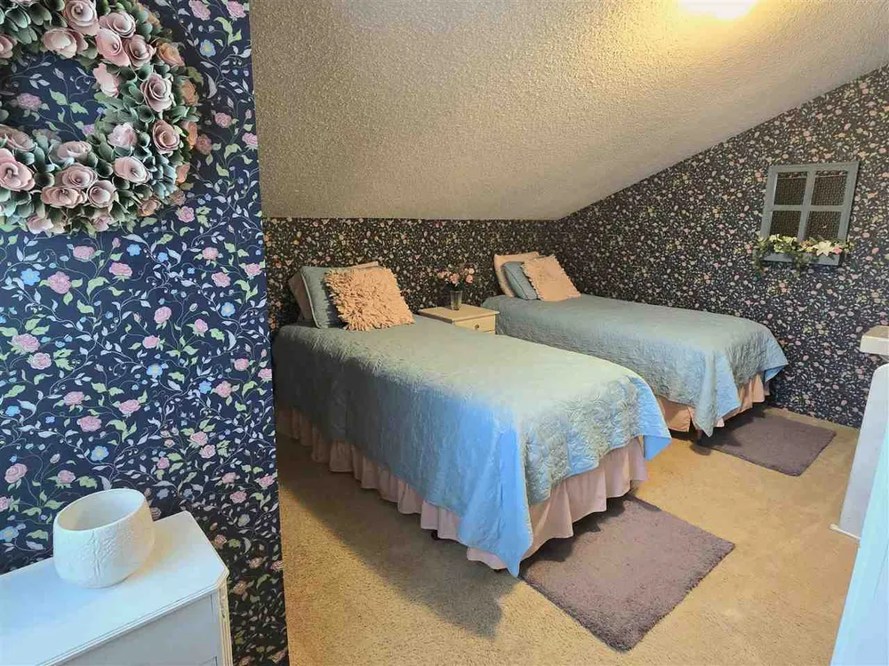 1185 Hideaway Valley Dr, Harbor Springs, MI 49740