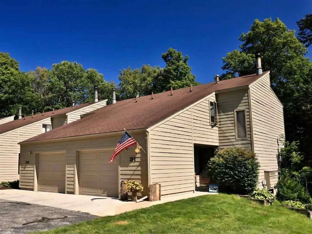 1185 Hideaway Valley Dr, Harbor Springs, MI 49740