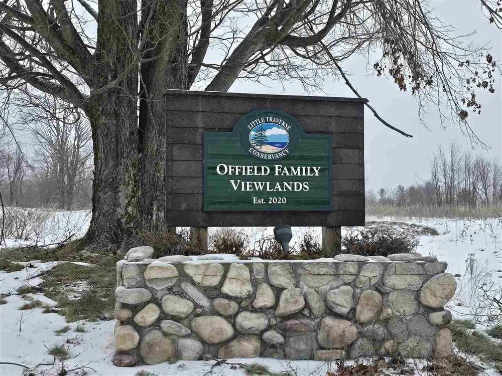 1185 Hideaway Valley Dr, Harbor Springs, MI 49740