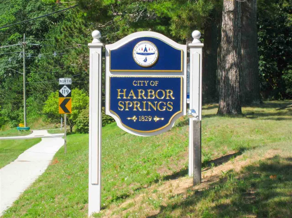 1185 Hideaway Valley Dr, Harbor Springs, MI 49740