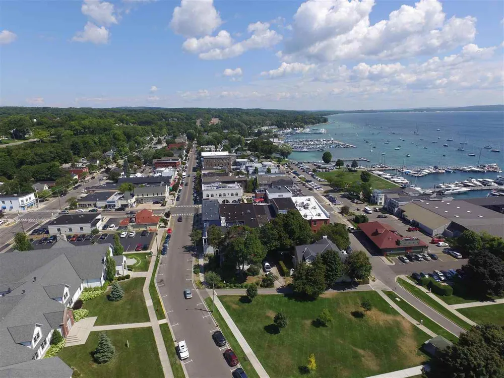 1185 Hideaway Valley Dr, Harbor Springs, MI 49740