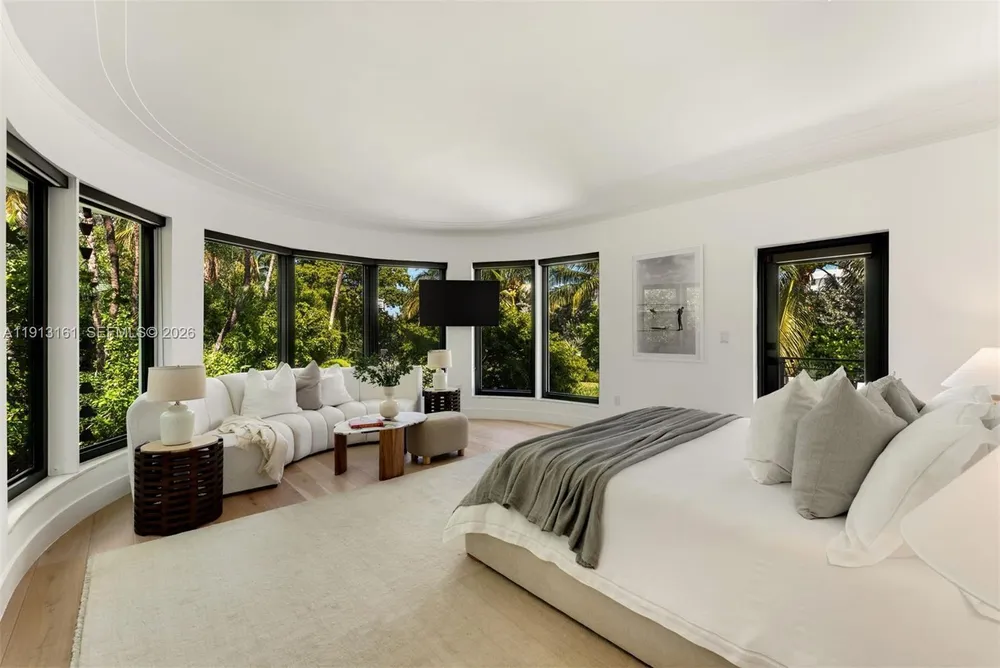 2801 Flamingo Dr, Miami Beach, FL 33140