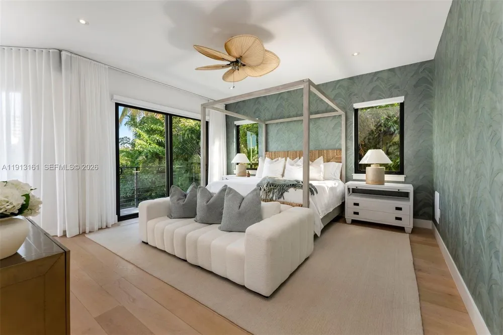 2801 Flamingo Dr, Miami Beach, FL 33140