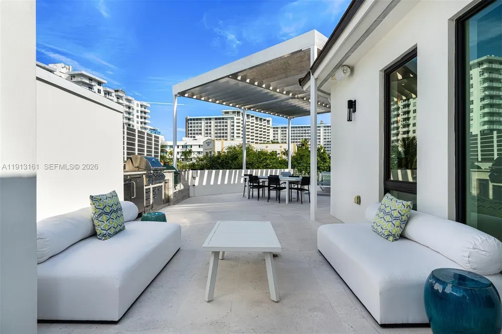 2801 Flamingo Dr, Miami Beach, FL 33140