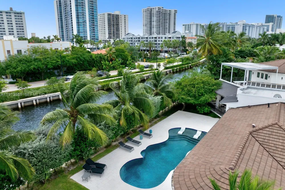 2801 Flamingo Dr, Miami Beach, FL 33140