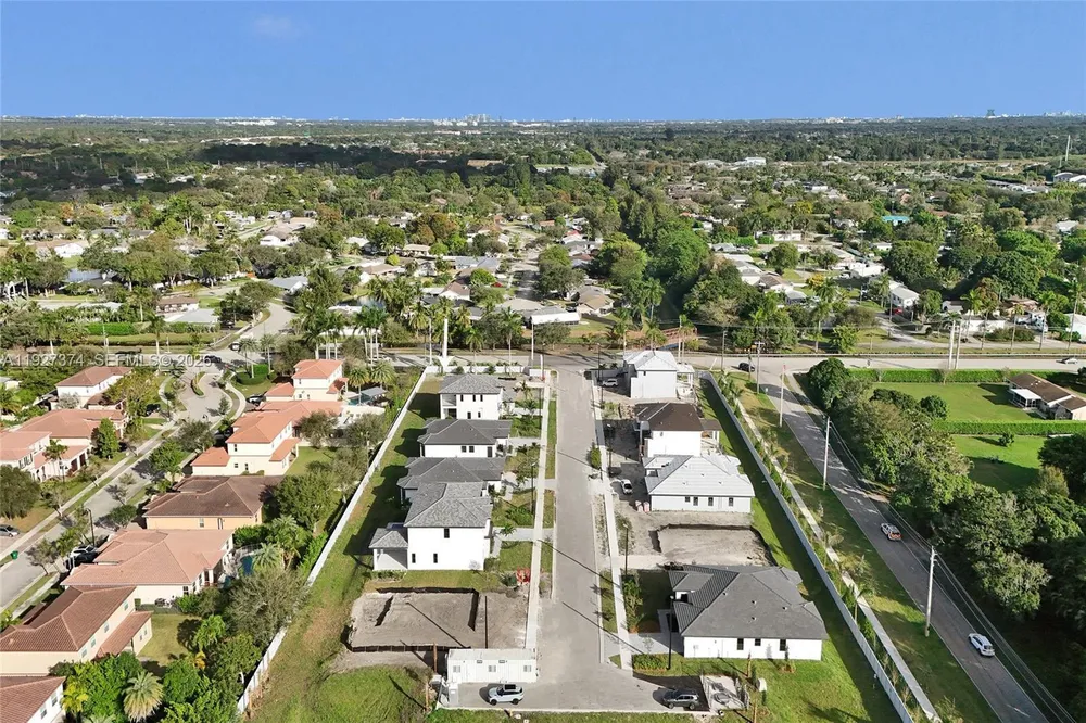 13023 Davie Oaks Dr, Davie, FL 33325