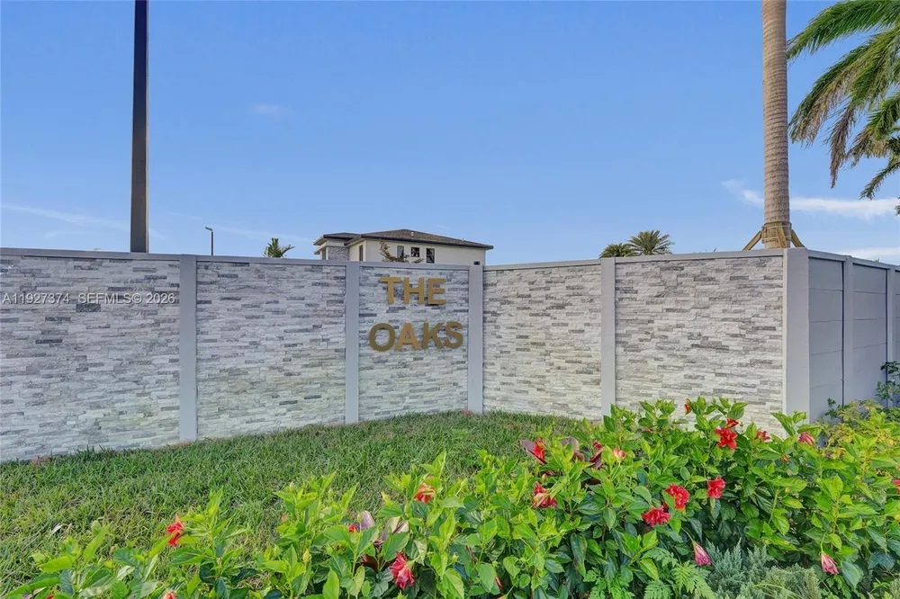 13023 Davie Oaks Dr, Davie, FL 33325