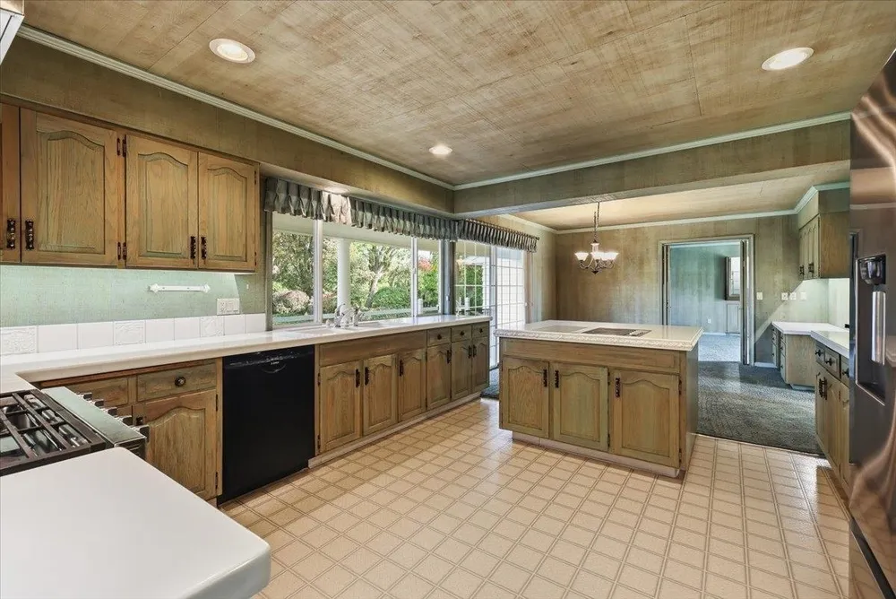 3433 S High Dr, Spokane, WA 99203