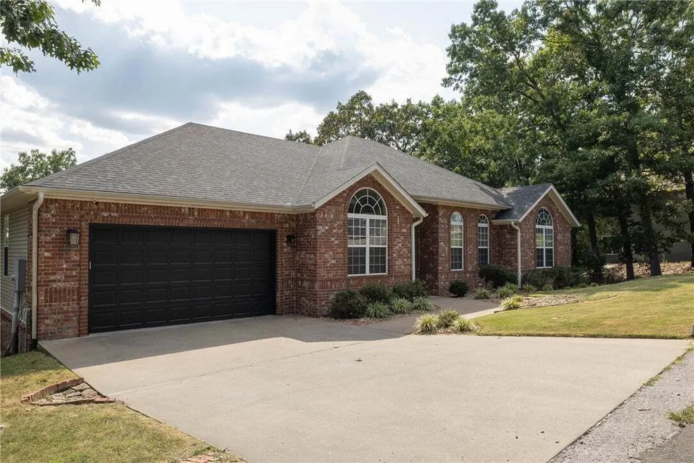 7 Stratfield Ln, Bella Vista, AR 72714