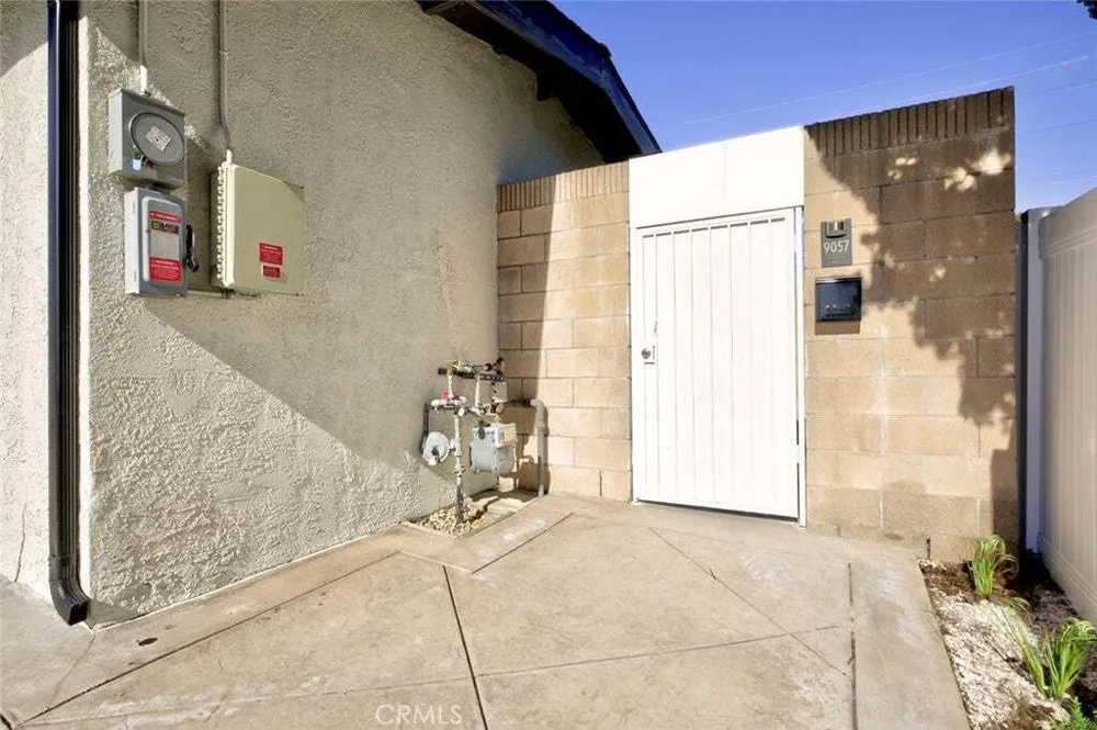 9055 Forbes Ave, Northridge South, CA 91343