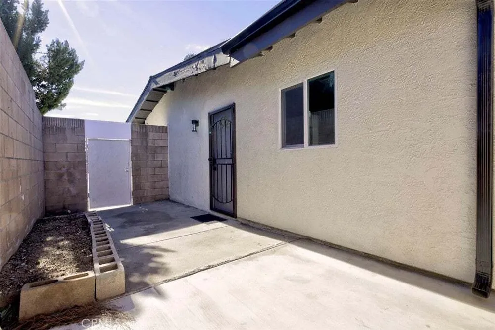 9055 Forbes Ave, Northridge South, CA 91343