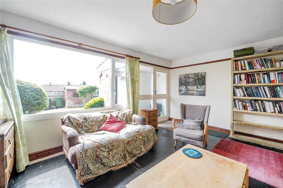 Property carousel item 4