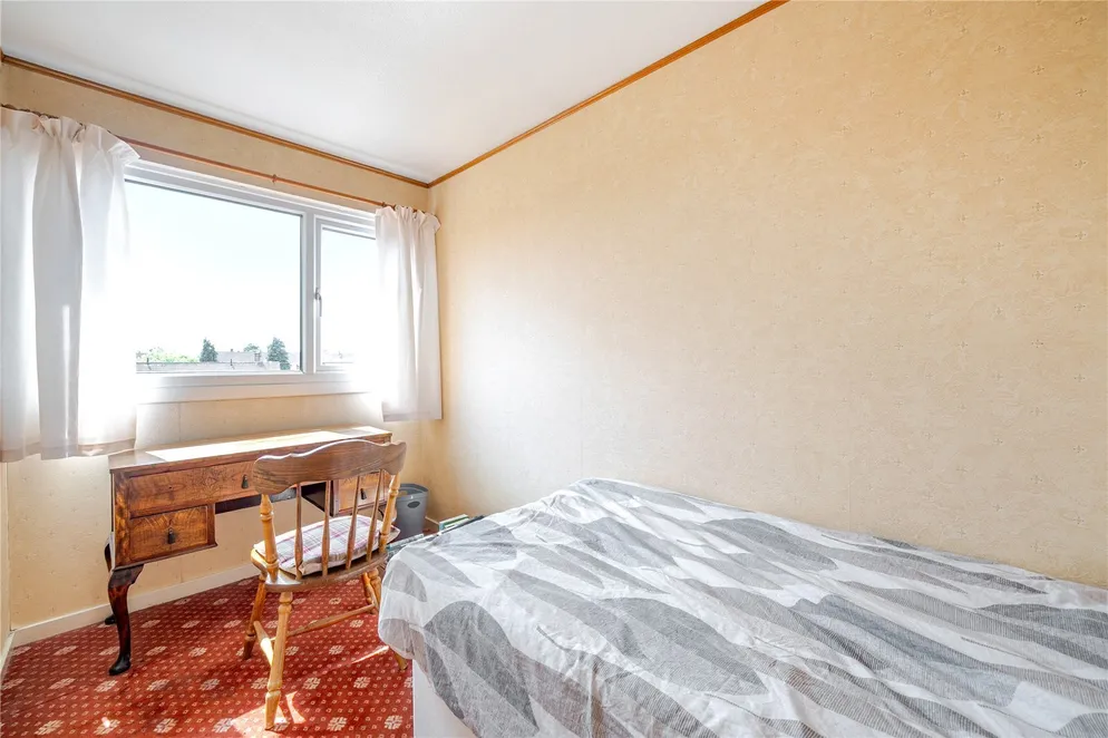 Property carousel item 9