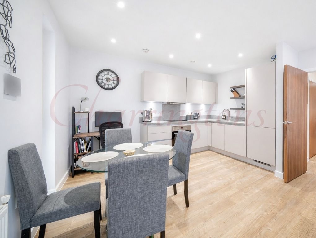 Two Bedroom Flat For Sale Hendon Waterside Development NW9 Image 4