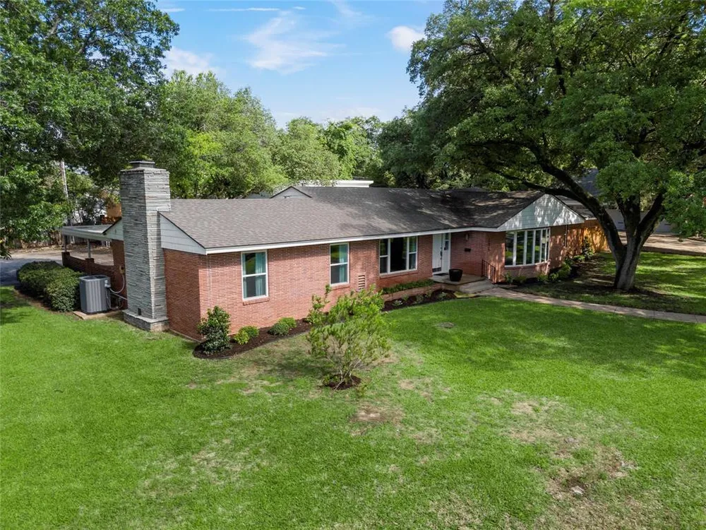 2625 Old Oaks Dr, Waco, TX 76710