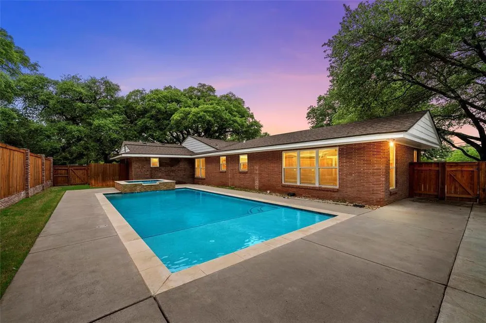 2625 Old Oaks Dr, Waco, TX 76710