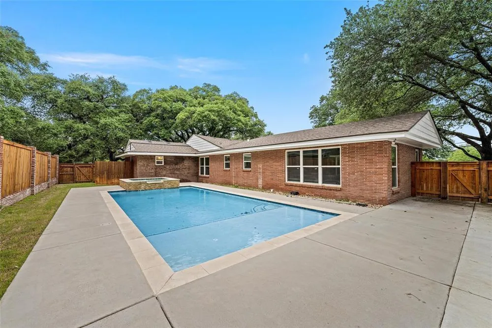 2625 Old Oaks Dr, Waco, TX 76710