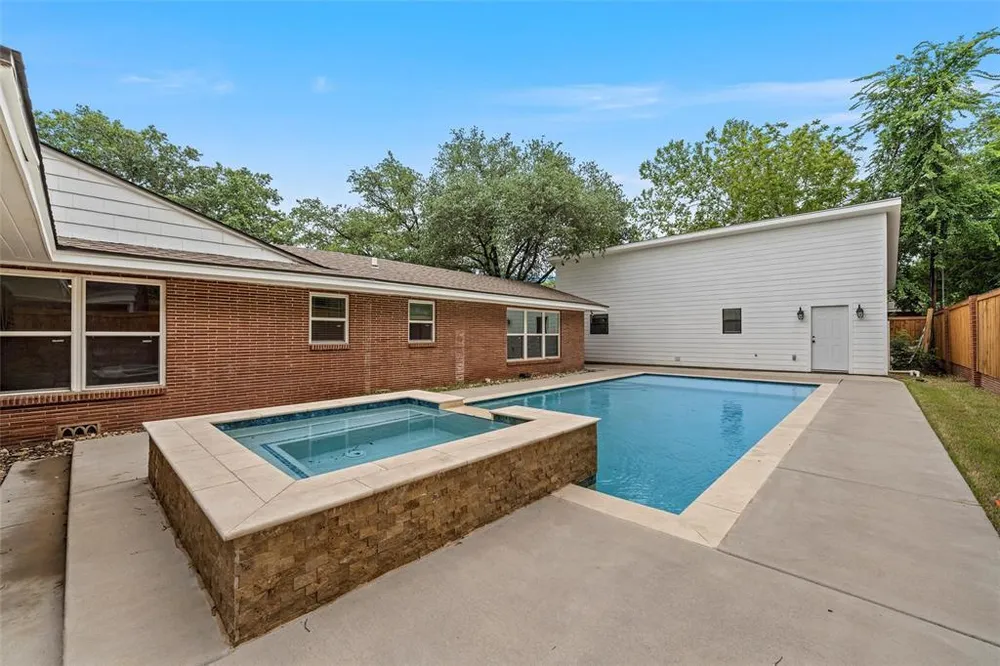 2625 Old Oaks Dr, Waco, TX 76710