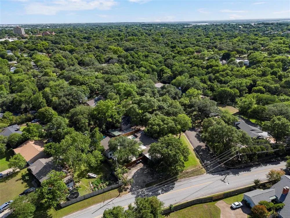 2625 Old Oaks Dr, Waco, TX 76710