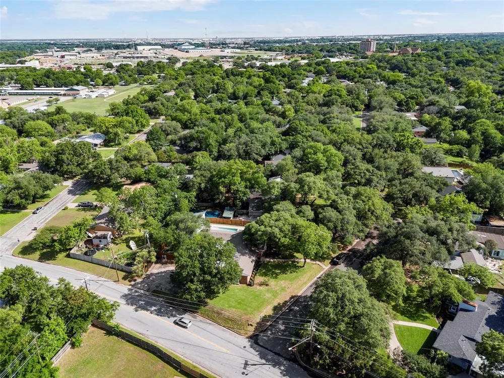 2625 Old Oaks Dr, Waco, TX 76710