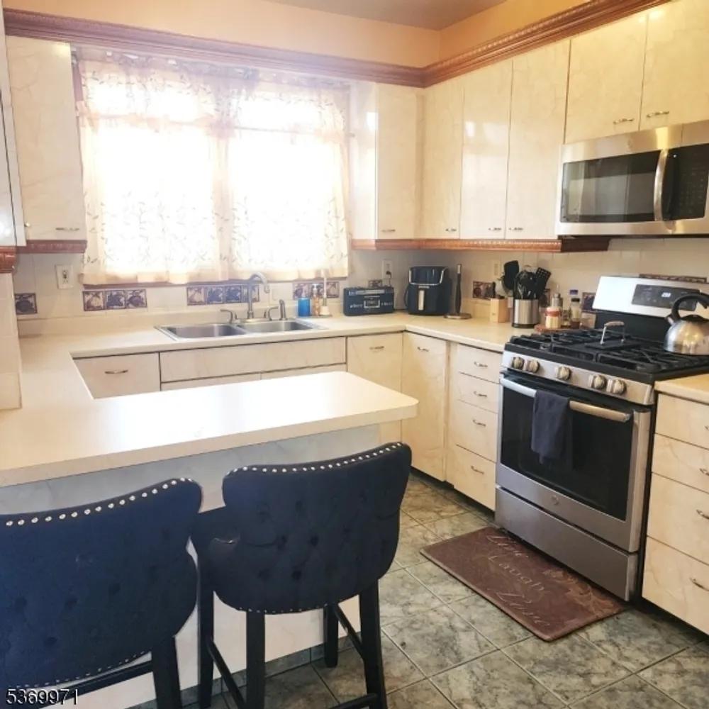 308 Hagel Ave, Linden, NJ 07036