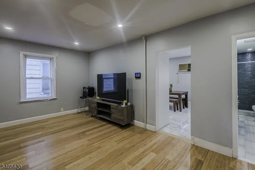 158 Glenwood Ave, Bloomfield, NJ 07003