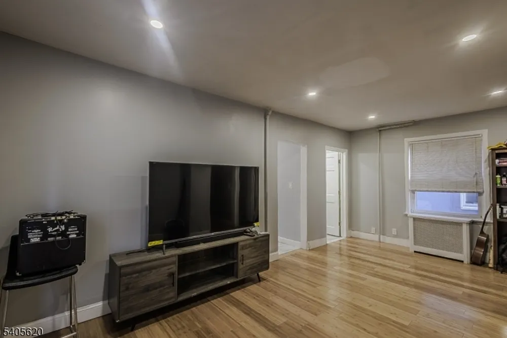 158 Glenwood Ave, Bloomfield, NJ 07003