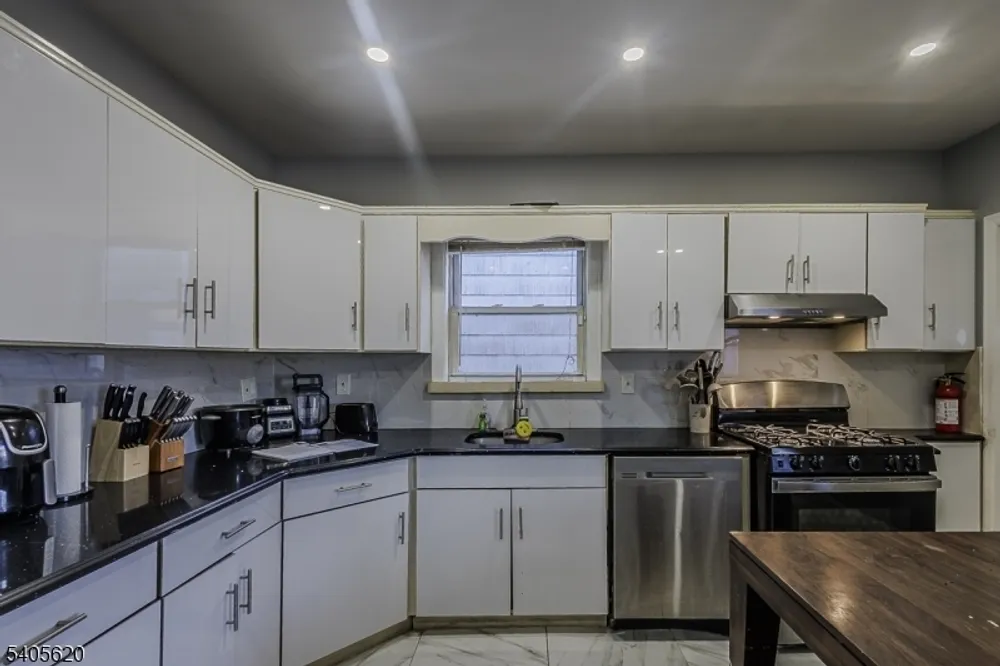 158 Glenwood Ave, Bloomfield, NJ 07003