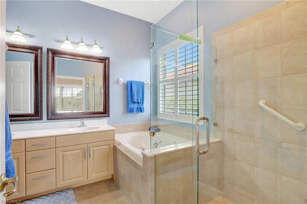 7903 FOUNDERS CIR, Naples, FL 34104
