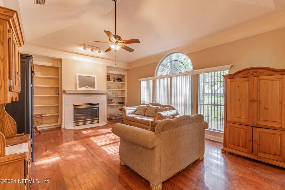 2674 Country Club Blvd, Orange Park, FL 32073