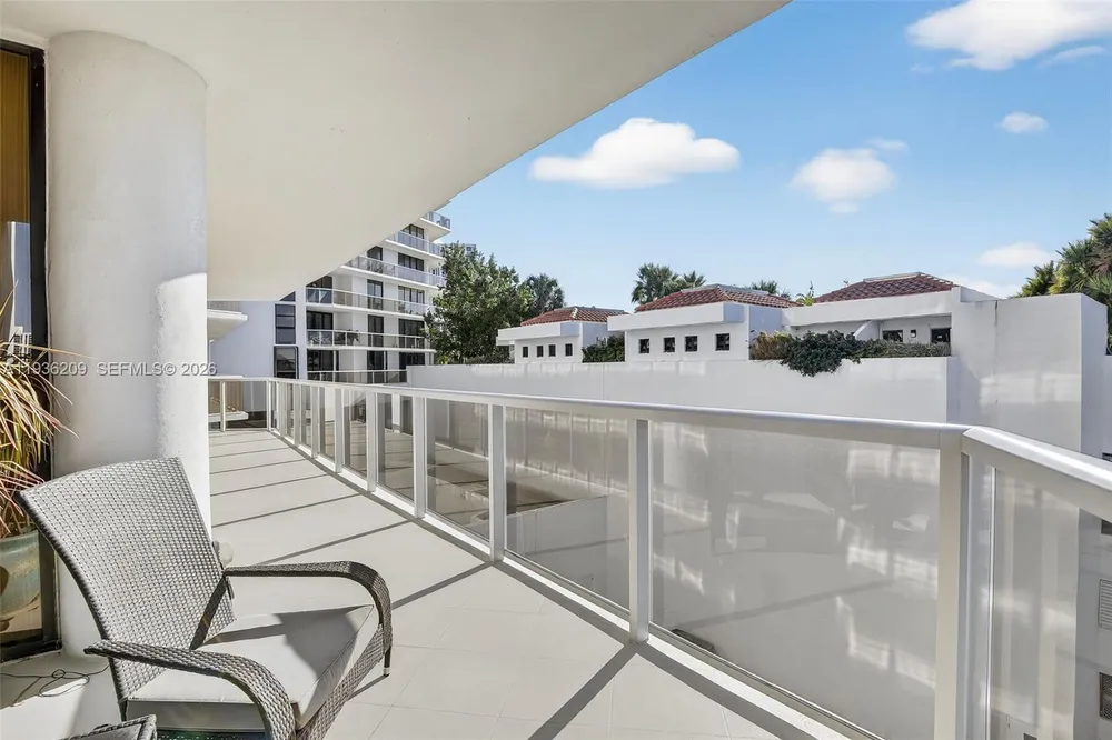 20281 E Country Club Dr, Aventura, FL 33180
