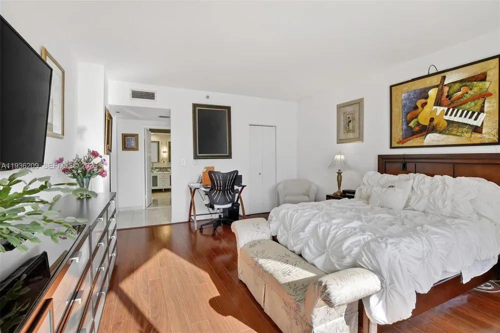 20281 E Country Club Dr, Aventura, FL 33180