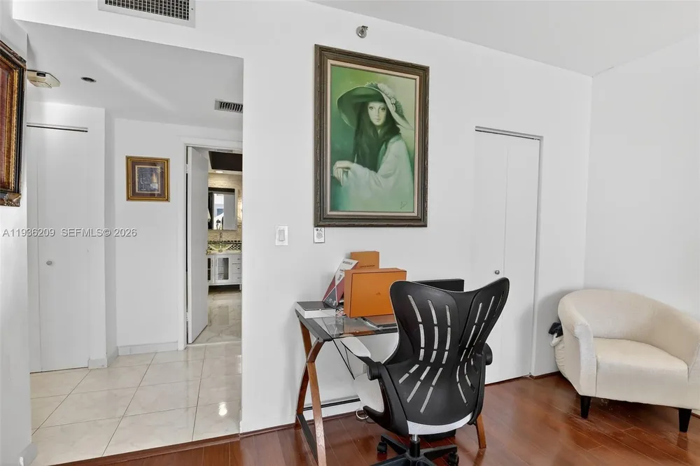 20281 E Country Club Dr, Aventura, FL 33180
